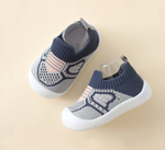 Load image into Gallery viewer, Globetrotter | Chaussons-chaussettes antidérapants et ergonomiques pour tout-petits